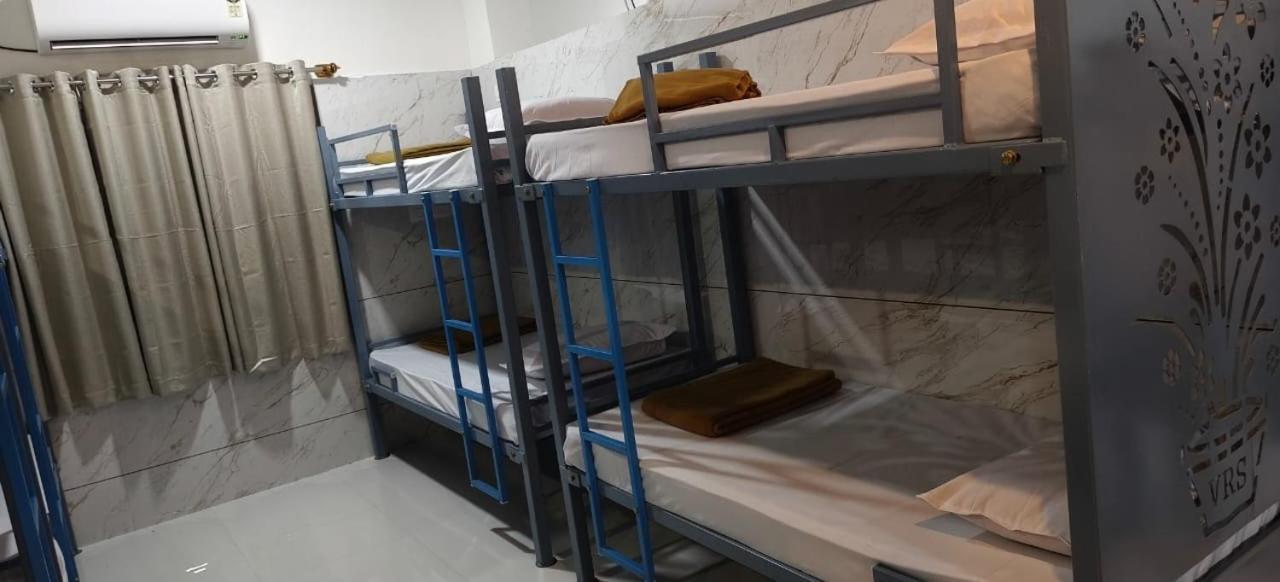 V R S Luxury Ac Dormitory Мисор Екстериор снимка