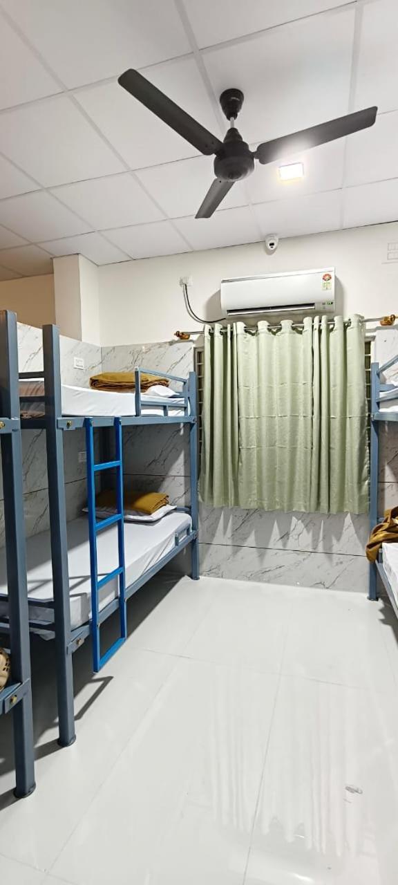 V R S Luxury Ac Dormitory Мисор Екстериор снимка